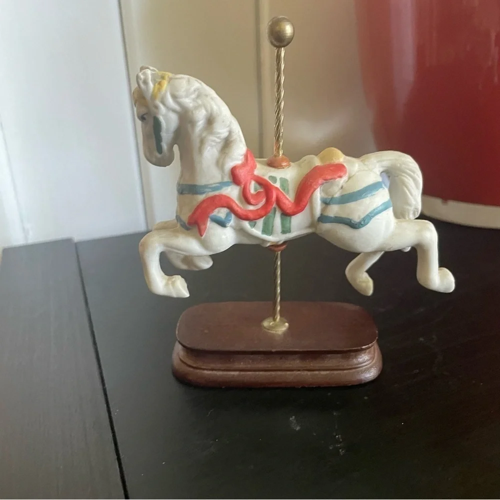 LAST CHANCE Ceramic Carousel Horse Figurine 4”wx4.5”h  Vintage Retro Collectible - Picture 2 of 7